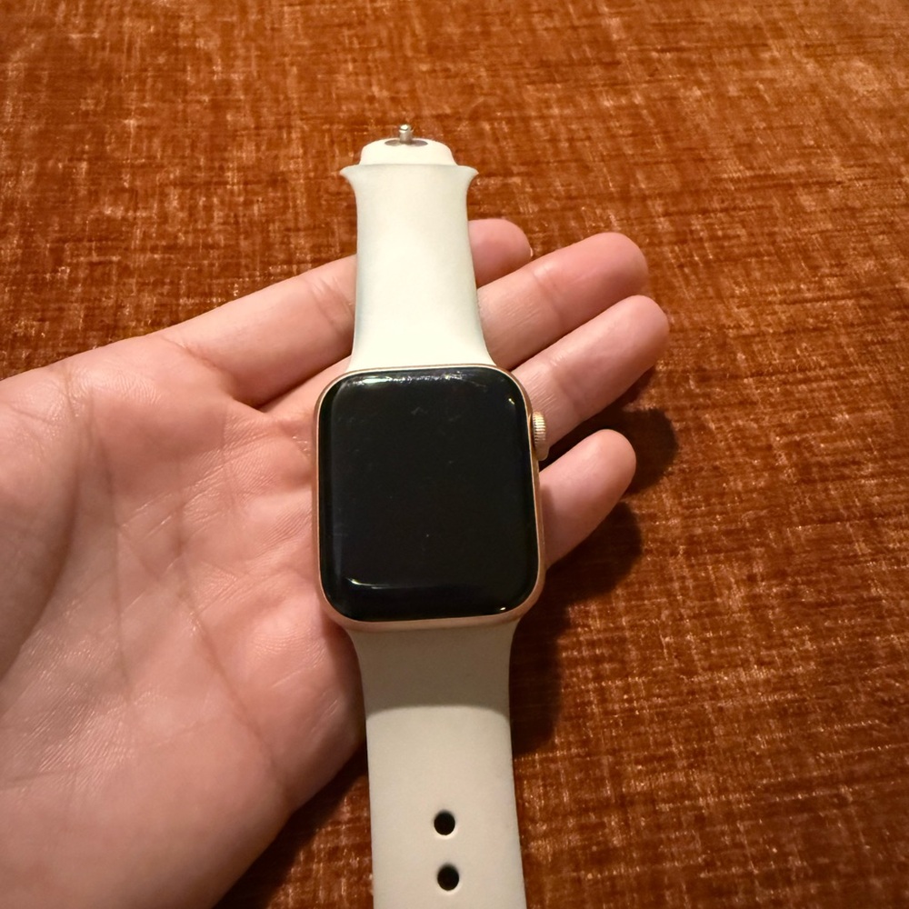 **Price Firm** Apple Watch SE 1st Generation 40MM Rose Gold